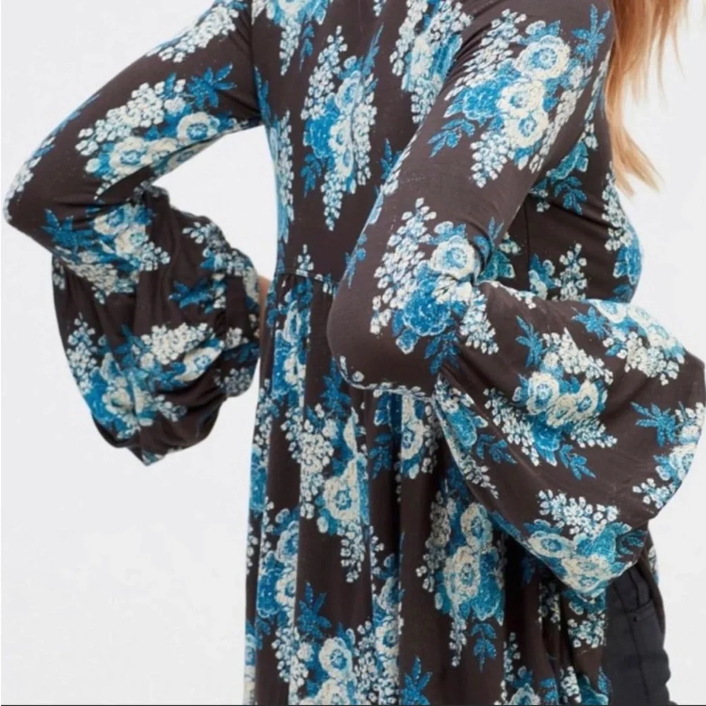 Free People | Deep V-neck, Speak Easy Floral Bell Sleeve Boho Blouse - Small - Picture 2 of 9
